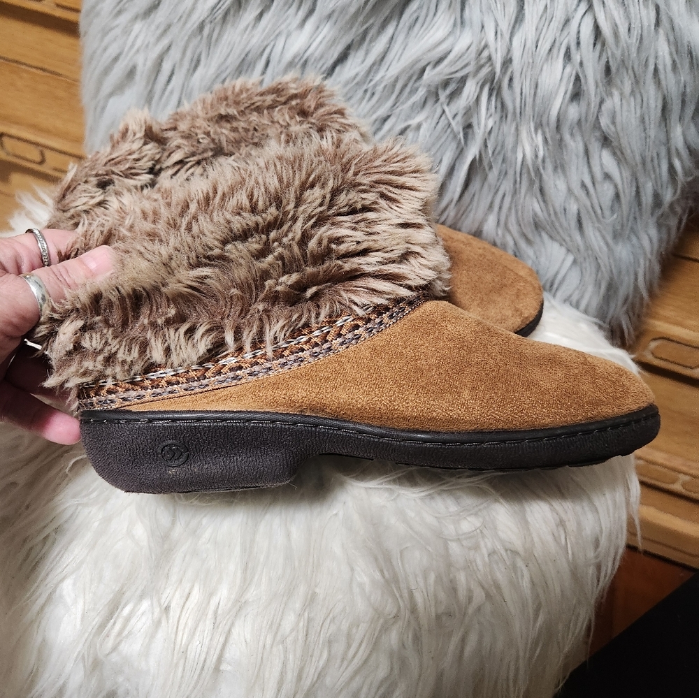 Isotoner/ Microsuede Slippers - Picture 2 of 6